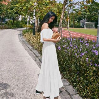 Maxi đũi trắng trễ vai dài siêu xinh