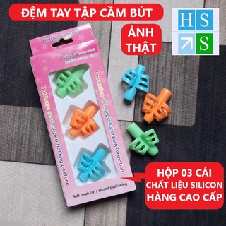 Hộp 03 KÊ TAY silicon PENCIL GRIPS đệm tay xỏ ngón định vị cho bé cầm bút tập viết đúng cách (Hàng chính hãng nguyên bộ)