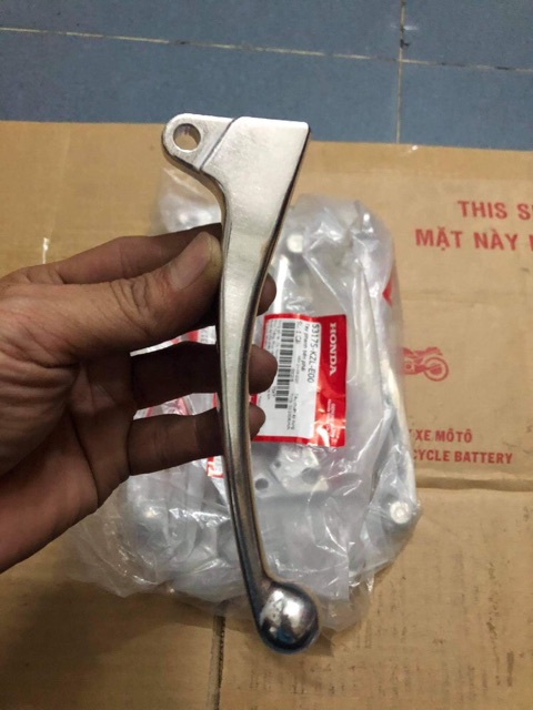 Giá đỡ tay thắng + tay thắng phải Vision zin hãng Honda