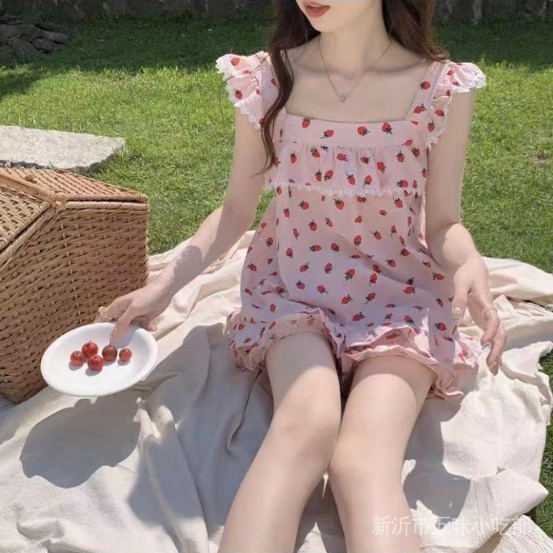 Bộ Đồ Ngủ Áo Hai Dây Phối Quần Short Họa Tiết Dâu Tây Dễ Thương Thời Trang Mùa Hè Cho Nữ