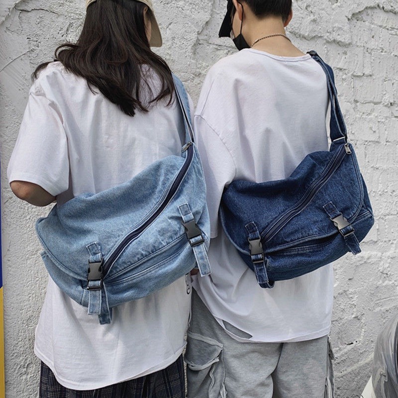 Túi jeans đeo vai đeo chéo màu đậm nắp nhựa cài phong cách ulzzang