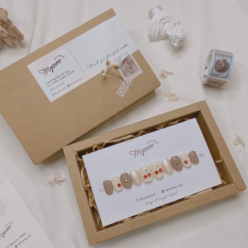 IN THEO YÊU CẦU Tag NHÃN MÁC phụ kiện nail giả