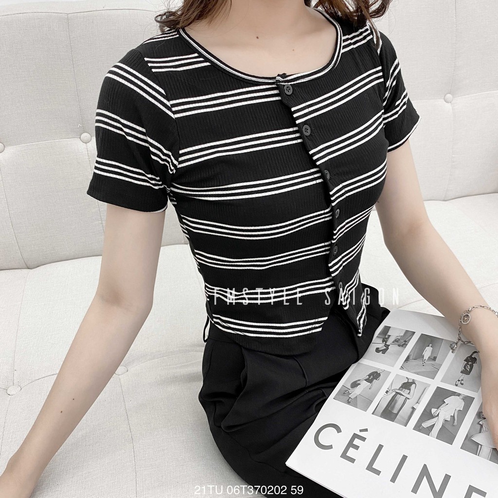 Áo thun tay ngắn crop gài nút chéo ulzzang thời trang nữ Fmstyle Saigon 21TU06T370202 | BigBuy360 - bigbuy360.vn