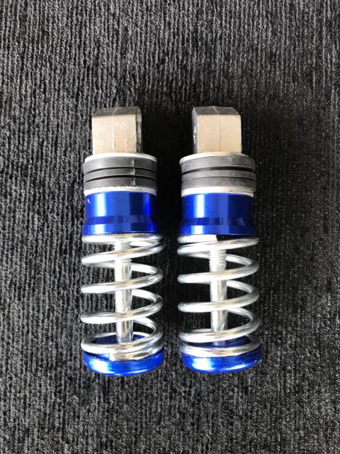 Gác chân xếp nhôm kiểu lò xo cho xe Honda và Yamaha đủ màu