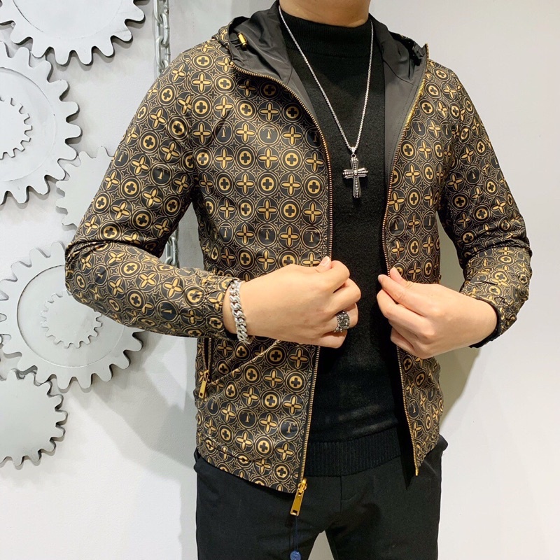 Áo khoác gió nam thương hiệu Louis Vuitton LV cao cấp hoạ tiết logo mặc được hai mặt có một mặt màu trơn và họa tiết