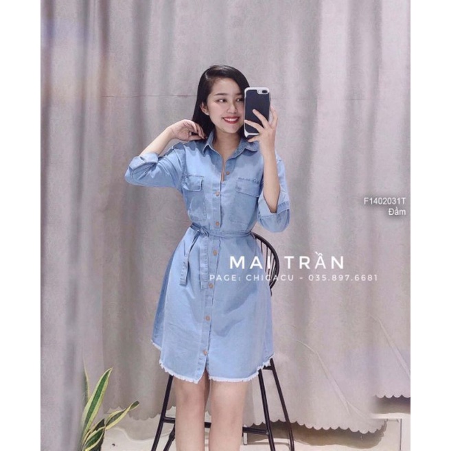 Đầm jean dáng suông cổ sơ mi có túi thắt dây đai eo tay dài lai cắt 1402