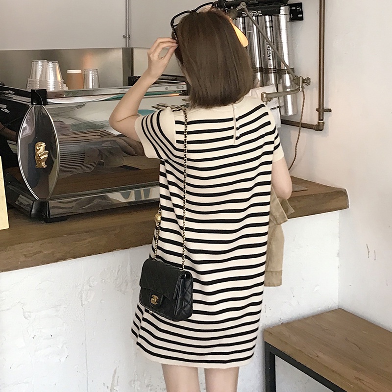 Đầm dệt kim tay ngắn dáng suông kẻ sọc dễ phối đồ
