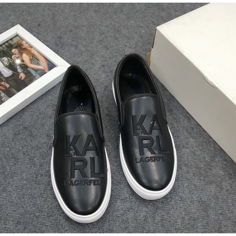 Giầy sục slip on nam có hoạ tiết chữ chìm đế trắng, Giầy nam phong cách trẻ trung btshop từ 38 đến 42