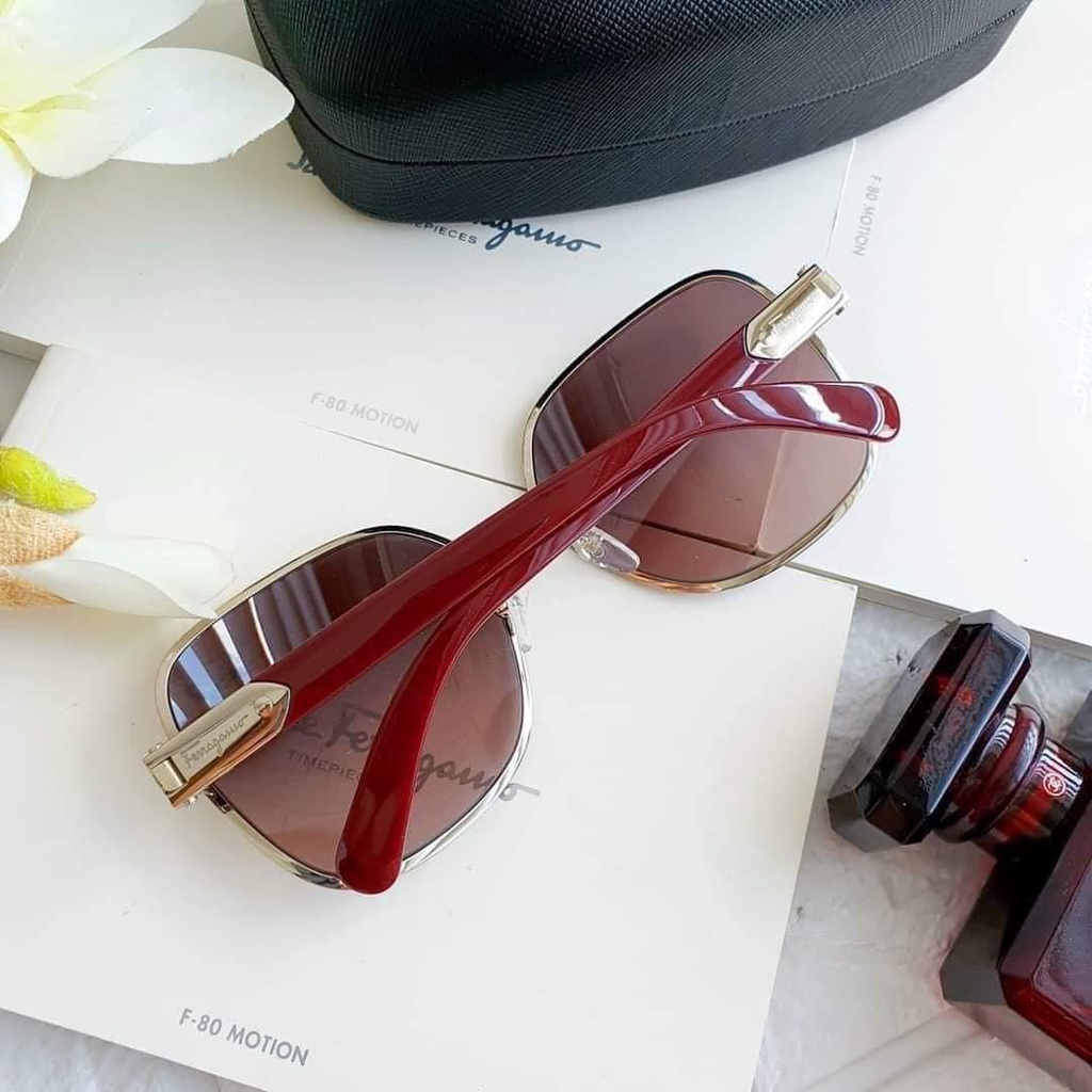 Kính mát Salvatore Ferragamo mắt bordeaux, gọng đỏ SF150S 728 Light Gold