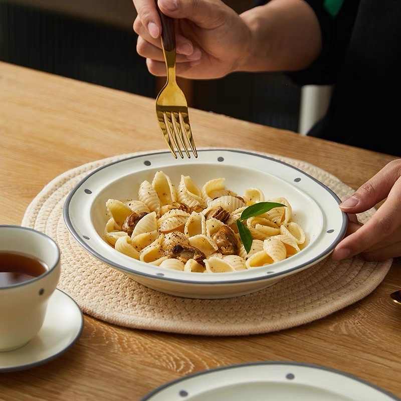 Chọn bộ bát đĩa ăn gia đình phong cách đơn giản hiện đại