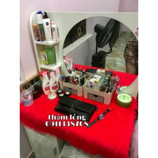 Thảm  đỏ lông dài trải bàn trang điểm
