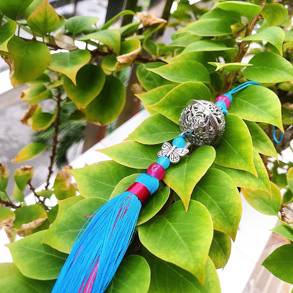 Dây treo trái châu kim loại nhỏ xinh nhiều màu sắc, thích hợp để trang trí