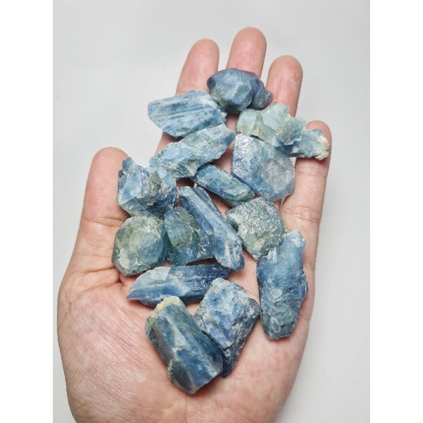 Aquamarine thô tự nhiên có 2 kích cỡ lớn dùng bói bài Tarot, làm handmade..