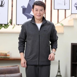 Bộ quần áo su thể thao trung niên