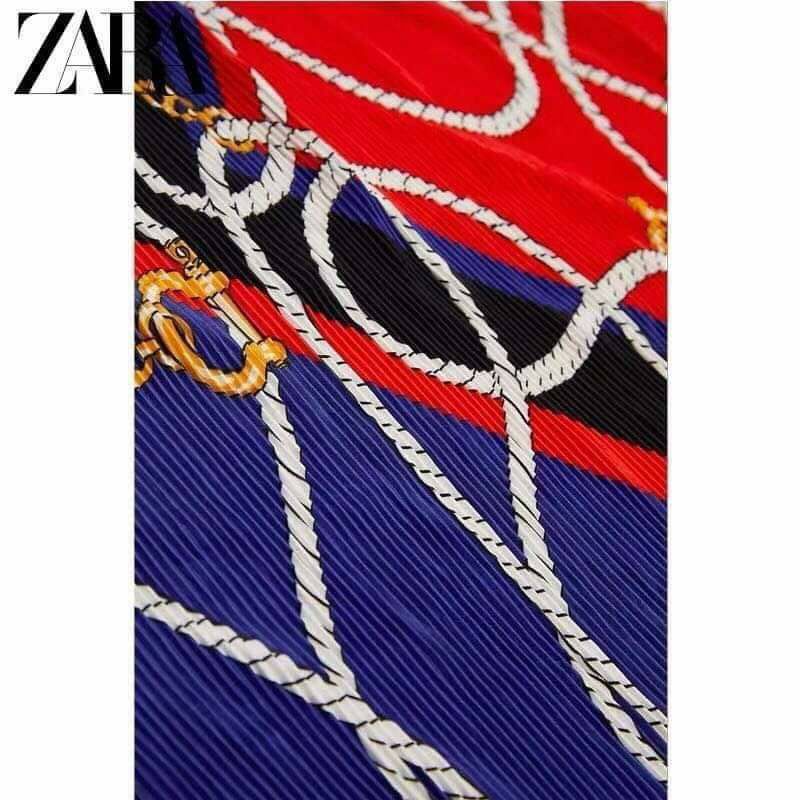 Khăn choàng cổ vải lụa dập ly zara