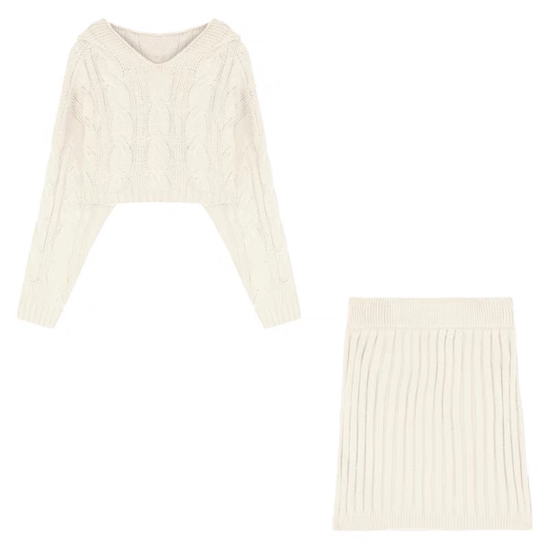 Set len gồm áo croptop nón + chân váy ngắn ôm cá tính