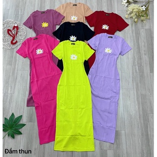 Đầm thun ôm hoa cúc thêu xẻ sau