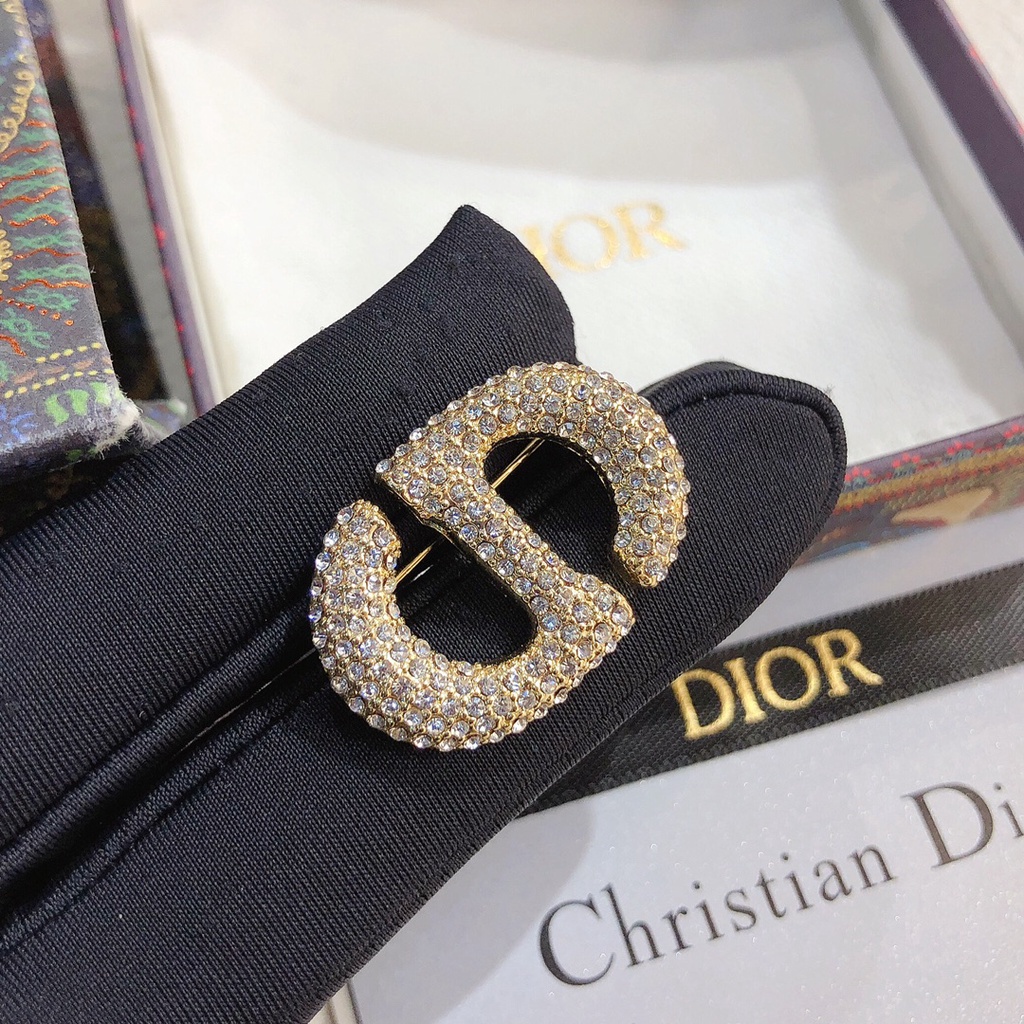 Trâm cài áo Dior đính đá sang trọng cho nam và nữ