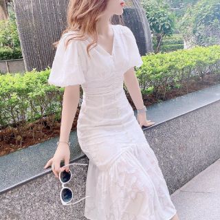 ĐẦM TRẮNG CỔ V  REN NỔI