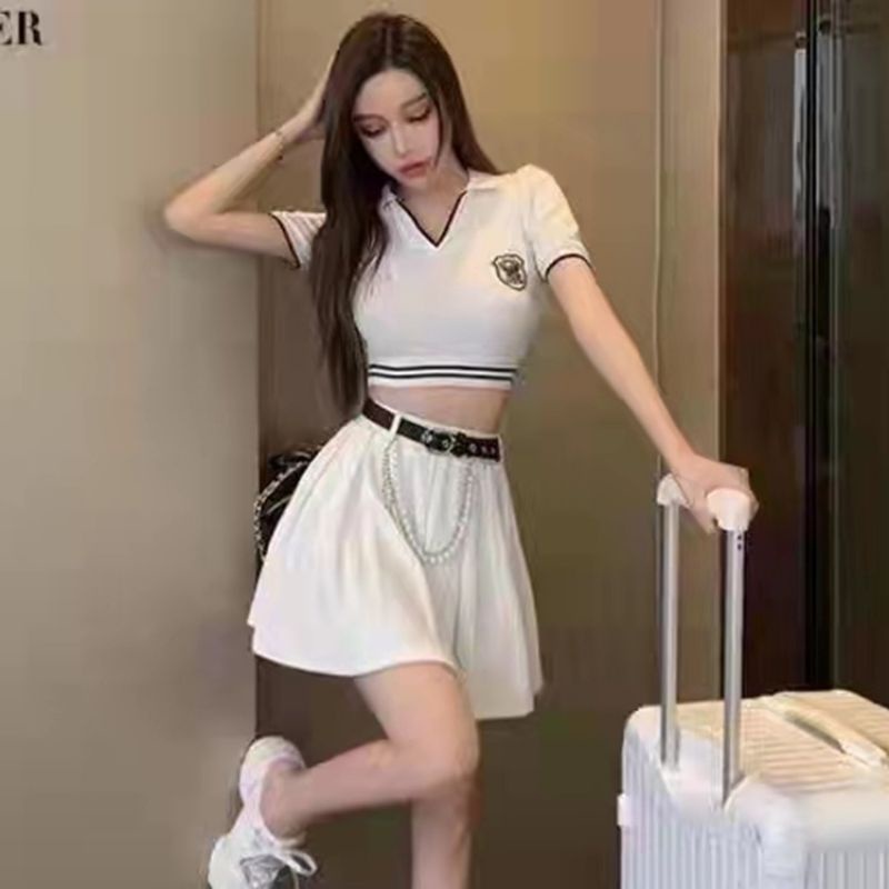 ÁO CROPTOP CỔ BẺ BO CHUN VIỀN