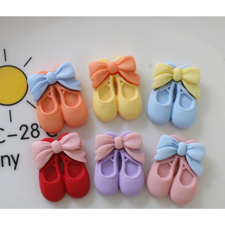 Charm (C497) slime/ Dụng Cụ Charm Trang Trí [Ko Keo &amp; Nút] Đầm &amp; Giầy Múa Ballet Xinh Đẹp - 01 Cái