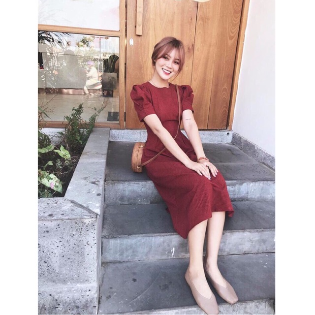 Đầm caro kẻ ô đỏ tay phồng duyên dáng