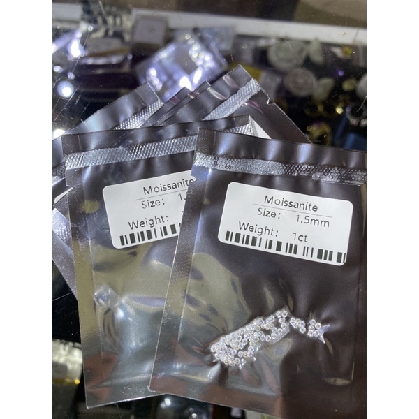 Combo Moisanite tấm 1.5mm  trắng tròn 18 viên