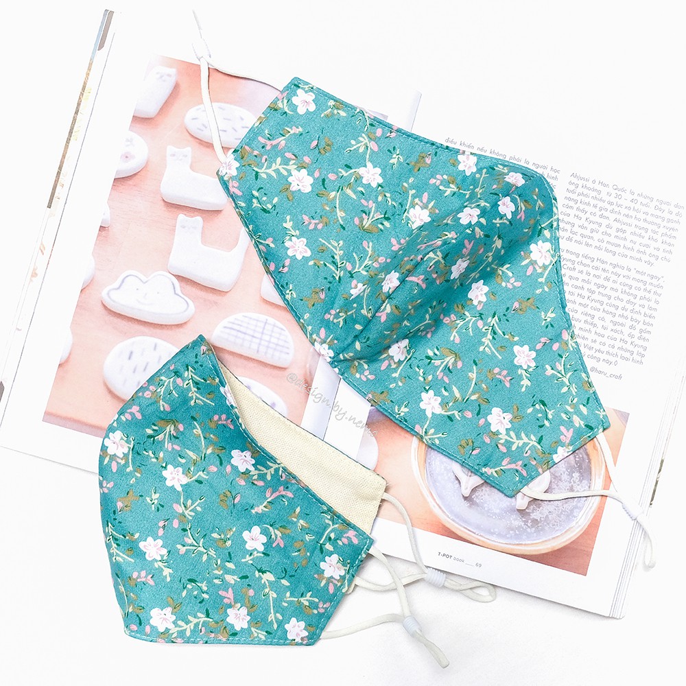 Khẩu Trang Vải 3 lớp Họa Tiết Hoa Nhỏ Nền Xanh Ngọc Nemo, có nút tăng giảm dây dễ điều chỉnh - KTHOATIET02 | BigBuy360 - bigbuy360.vn