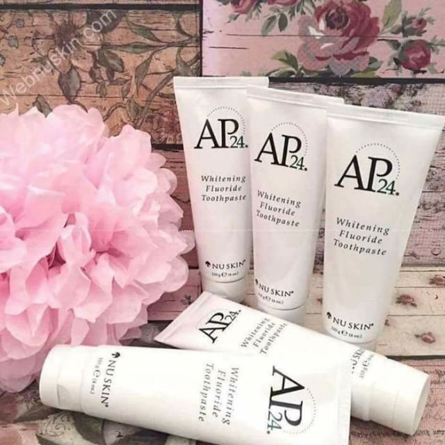 Kem đánh răng  trắng sáng whitening flouride toothpaste