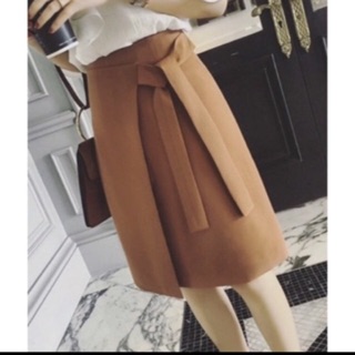 Chân váy chữ A vạt chéo