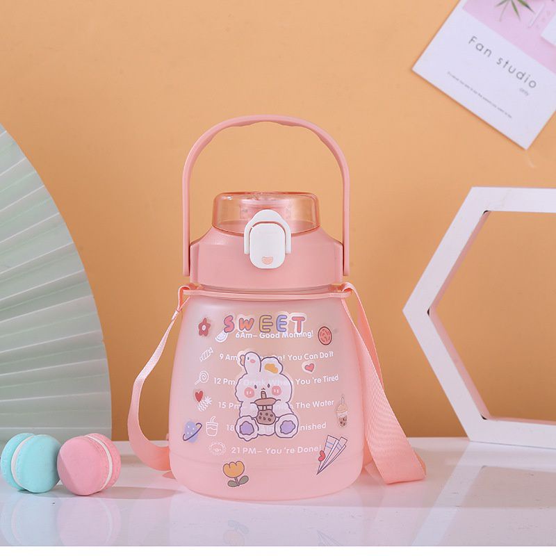 Bình nước nhựa 1200ml kèm quai đeo + 25 hình dán