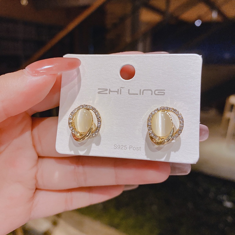 Bông Tai Đính Đá Toàn Diện Kiểu Dáng Đơn Giản