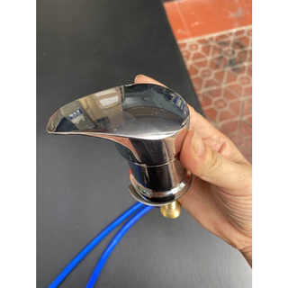 Vòi nốc cấp nước bàn gội  bọc dây xanh chống gãy