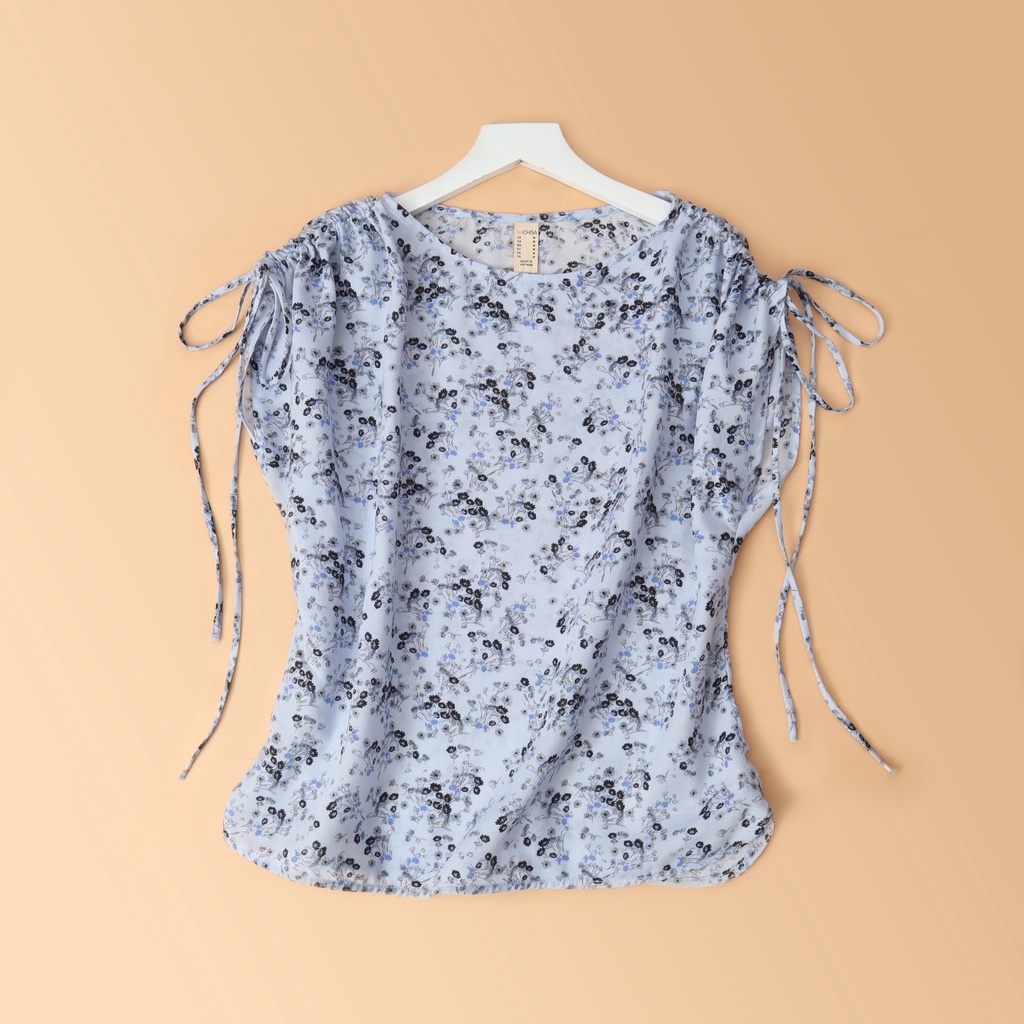 Áo kiểu cánh dơi nữ cotton KACHISA dây rút vai hoa màu xanh, họa tiết hoa văn xinh xắn
