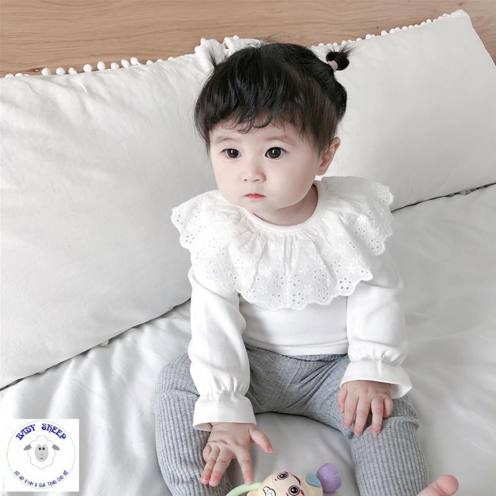 Áo trắng cổ bèo tiểu thư tay nhún bèo mặc kèm áo cardigan và yếm len Baby Sheep cho bé gái-cotton mềm mịn cao cấp