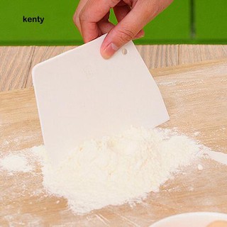 Dao cắt bột bánh bằng nhựa