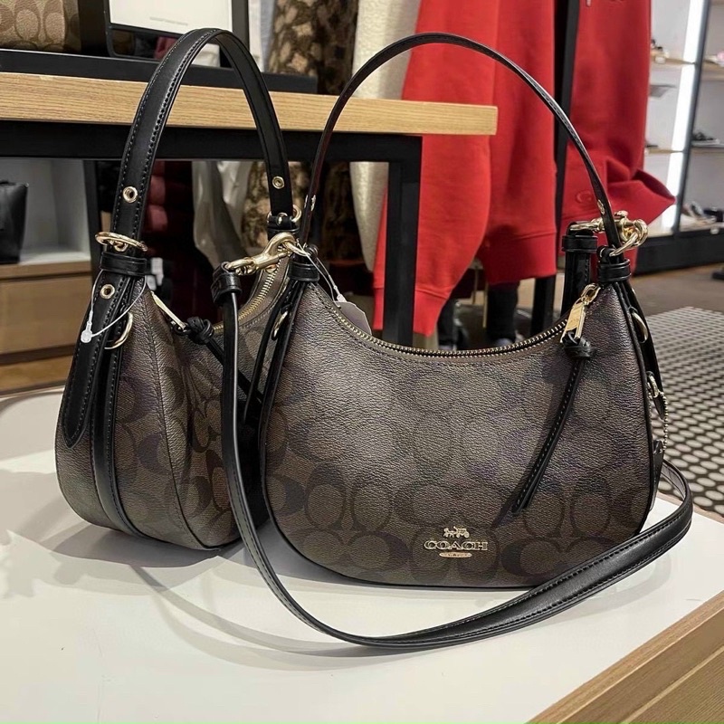 Túi Coach dáng thuyền