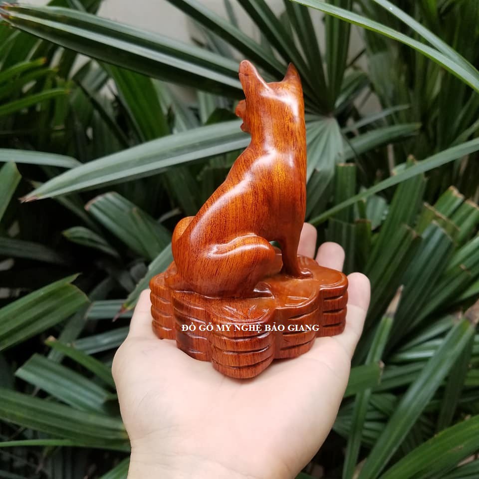 Tượng con chó gỗ hương cao 12 cm