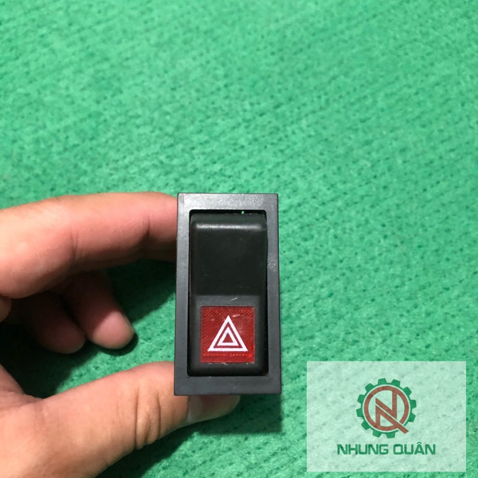 Công tắc bập bênh lắp xe ô tô tải howo . hoa mai