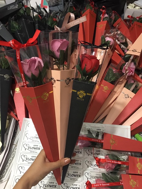 Hộp hoa sáp lẻ 1 bông hộp mika sịn logo 4 mặt