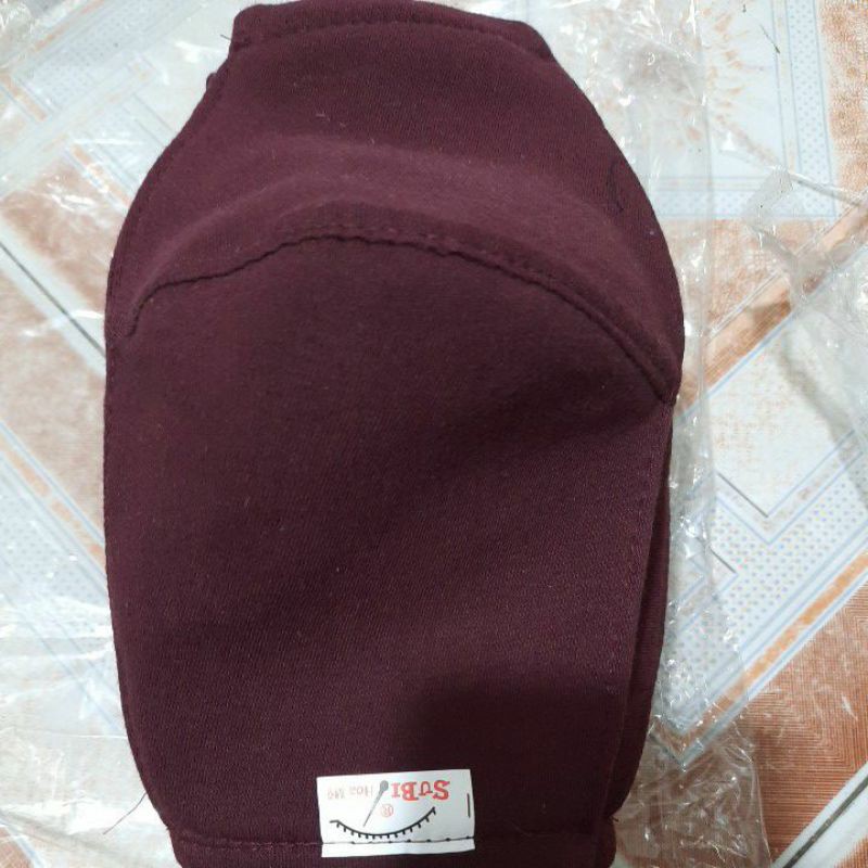 khẩu trang vải màu đỏ đô