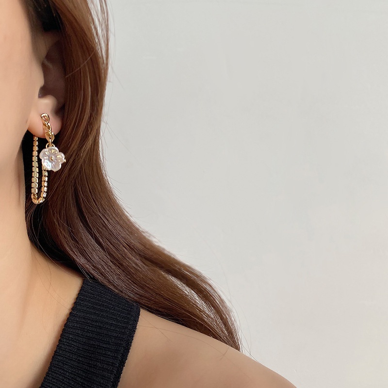 Khuyên Tai Chuỗi Đính Hạt Ngọc Trai Hình Hoa Phong Cách Hàn Quốc