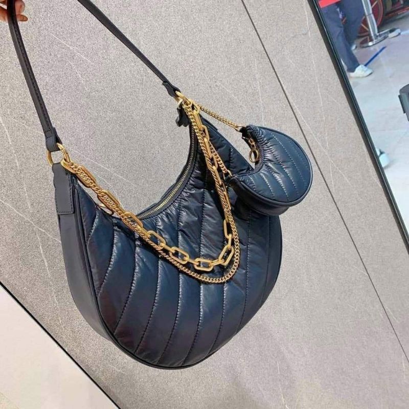 Túi CNK Hobo Set 2 túi da Chần mềm 🖤CHARLES & KEITH CHAILLY PANELLED hobo bag 🏷 code: ck2-400151085