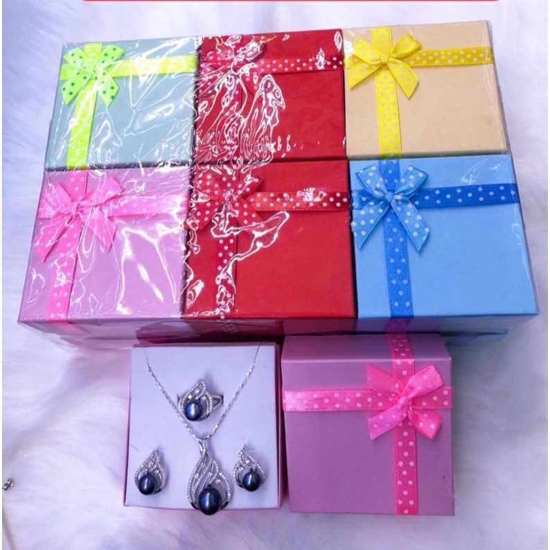 Hộp để trang sức đủ màu có nơ combo 12 cai