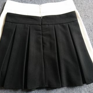 Chân váy xếp ly ngắn