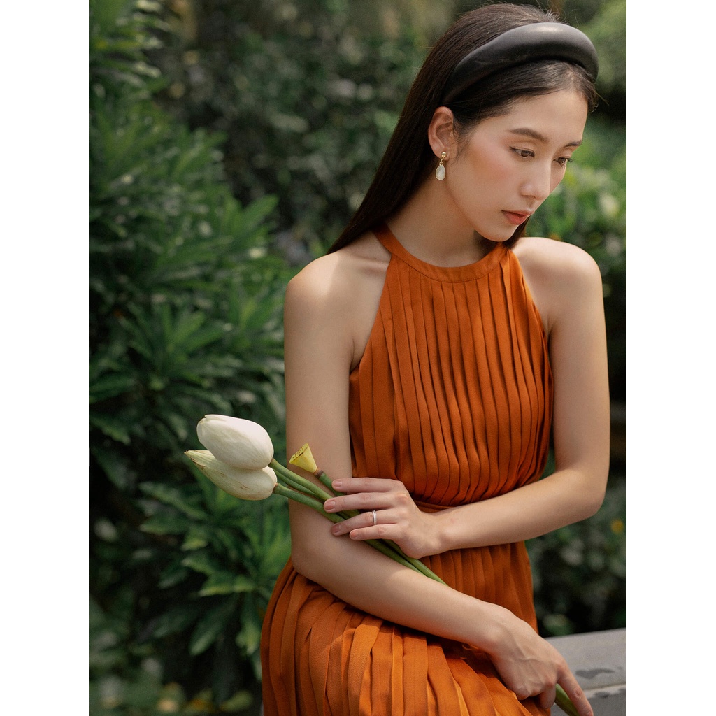 ĐẦM MAXI DẬP LY CỔ YẾM PHỐI MÀU D.CHIC MS: 2812996