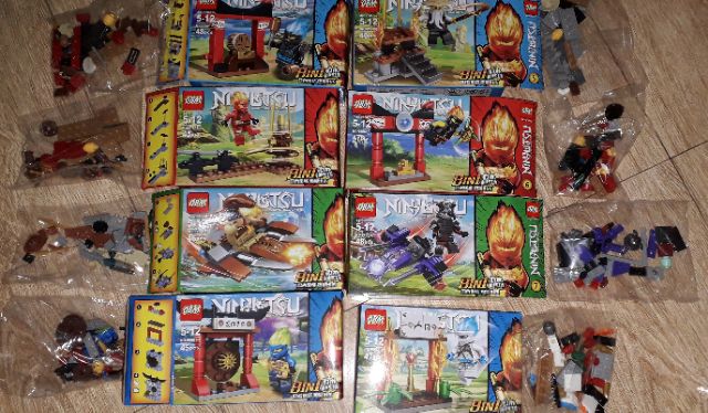 Lắp ráp 1 hộp LegoNinjutsu 99561 có trên 40 chi tiết bằng nhựa ABS