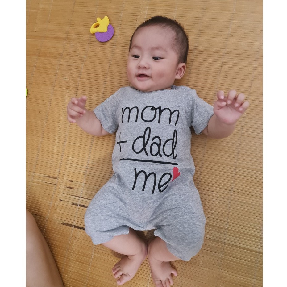 Bộ Bodysuit Tay Ngắn In Chữ MOM DAD ME