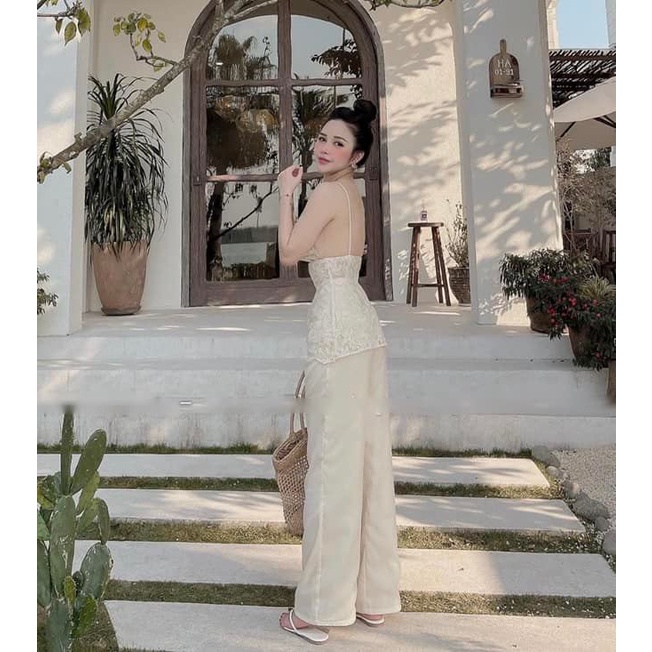 LINH CAVALI - Set ren khoét ngực