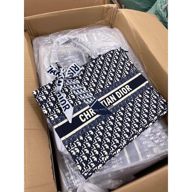 Túi Dio thổ cẩm kèm khăn size 41